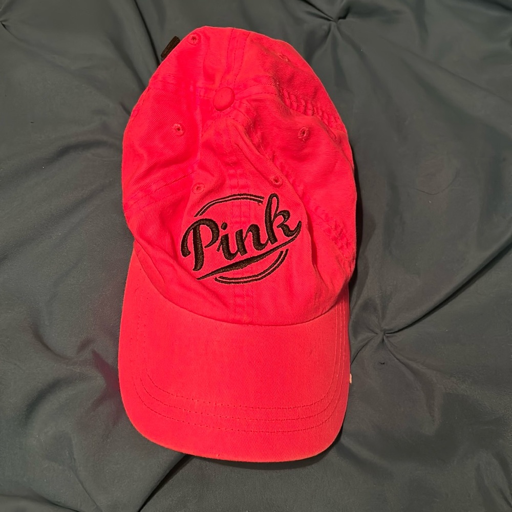 VS pink hat